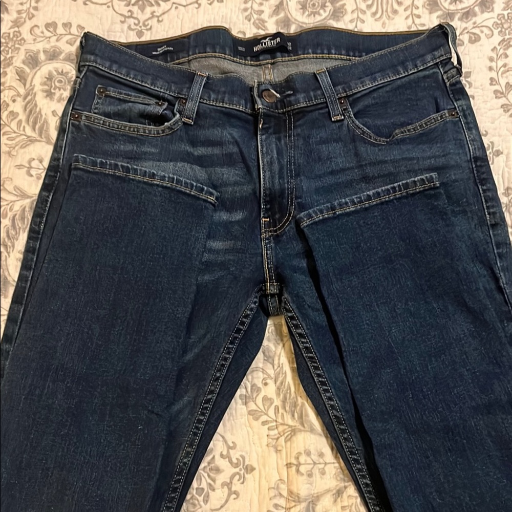 Hollister skinny Epic Flex Jeans
Size 32 wrist, 32 length